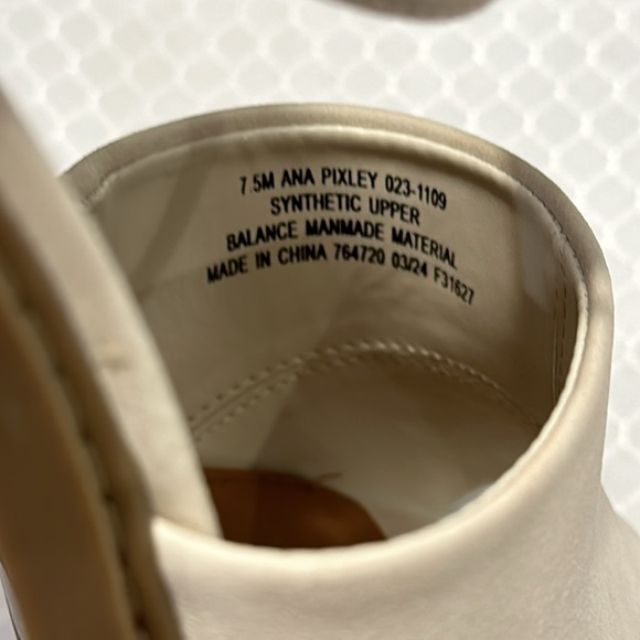 NEW 3 inch block heel sandal, neutral color, adjustable buckle ankle straps, 7.5 - Picture 8 of 8